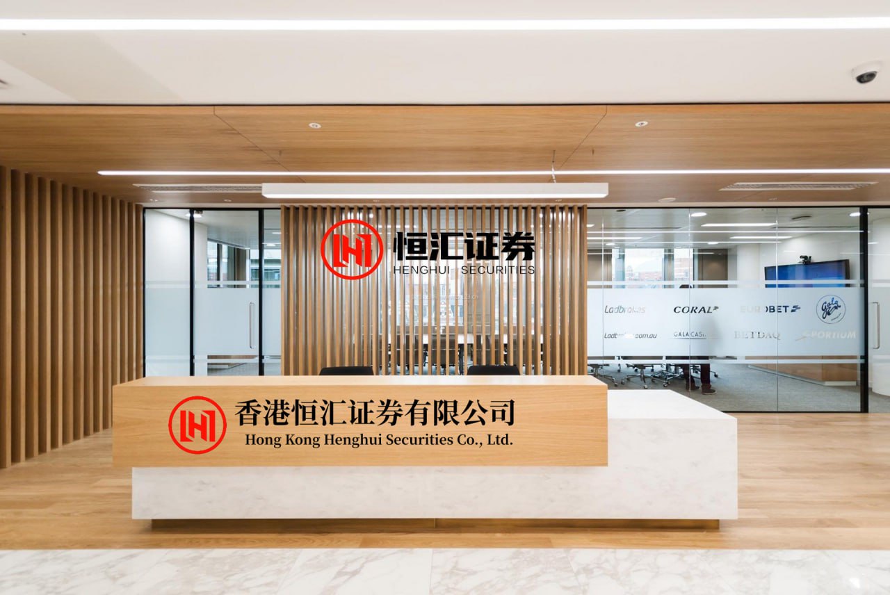 贝贝查 《千夜奇谭》8月25日官宣李兰迪何与领衔，穿进游戏先刺杀再谈爱
